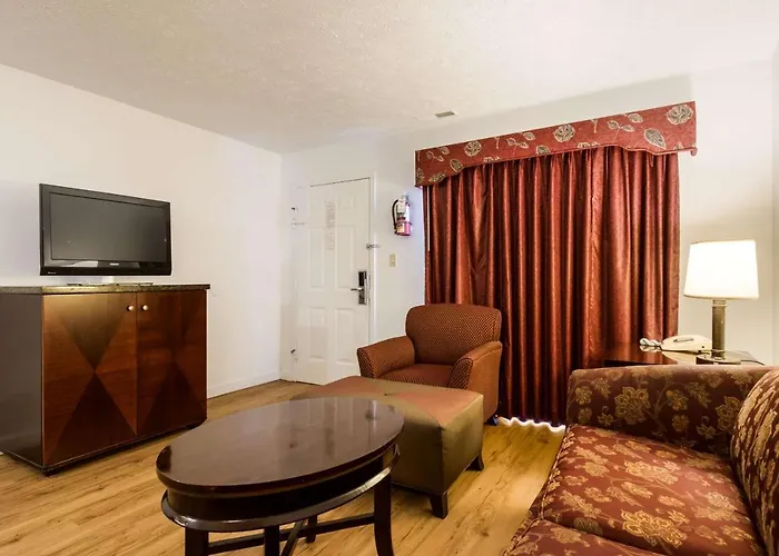 Econo Lodge Inn & Suites Lake Harmony - Pocono Mountains Area